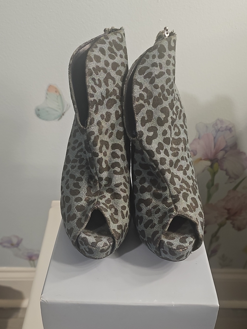 Peep Toe Leopard Print Women's Booties - Grey
